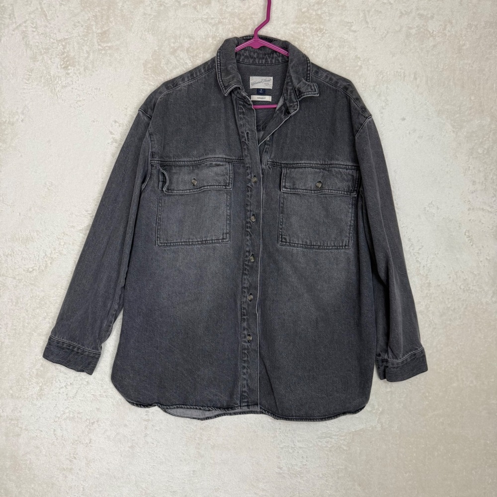 Universal Thread Women Oversized Denim Shirt Faded Black Button Down Minimalist